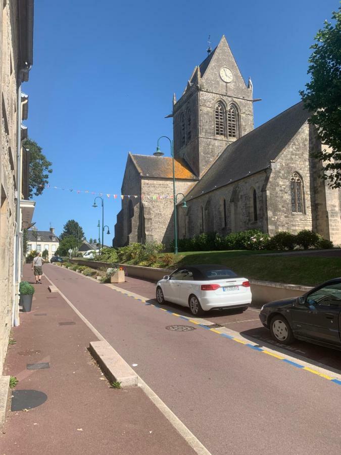 Gites De L'Eglise Sainte-Mere-Eglise Bagian luar foto